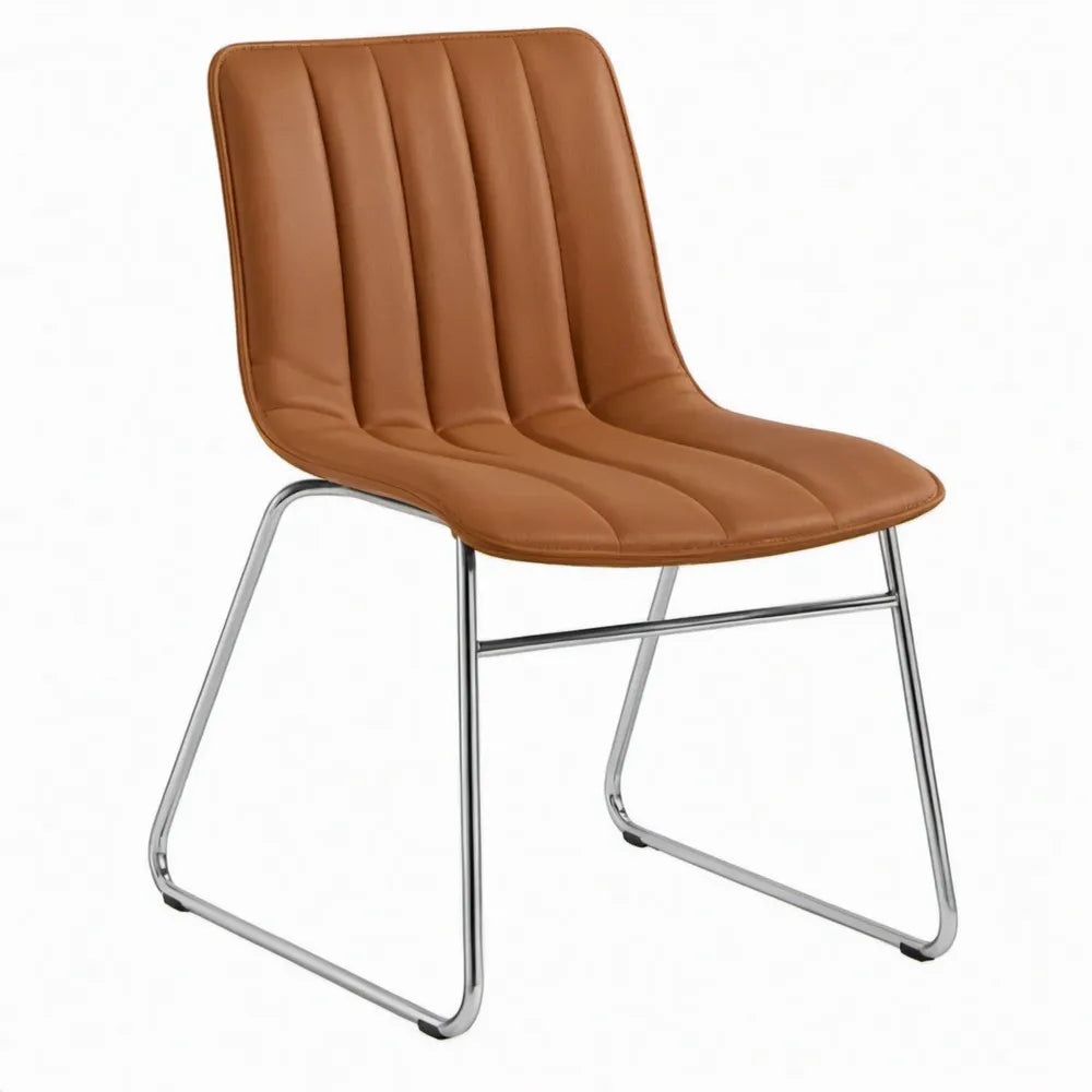 Cognackleurige PU-kunstleren zitting met verchroomd stalen sledeframe, 46 x 55 x 84 cm